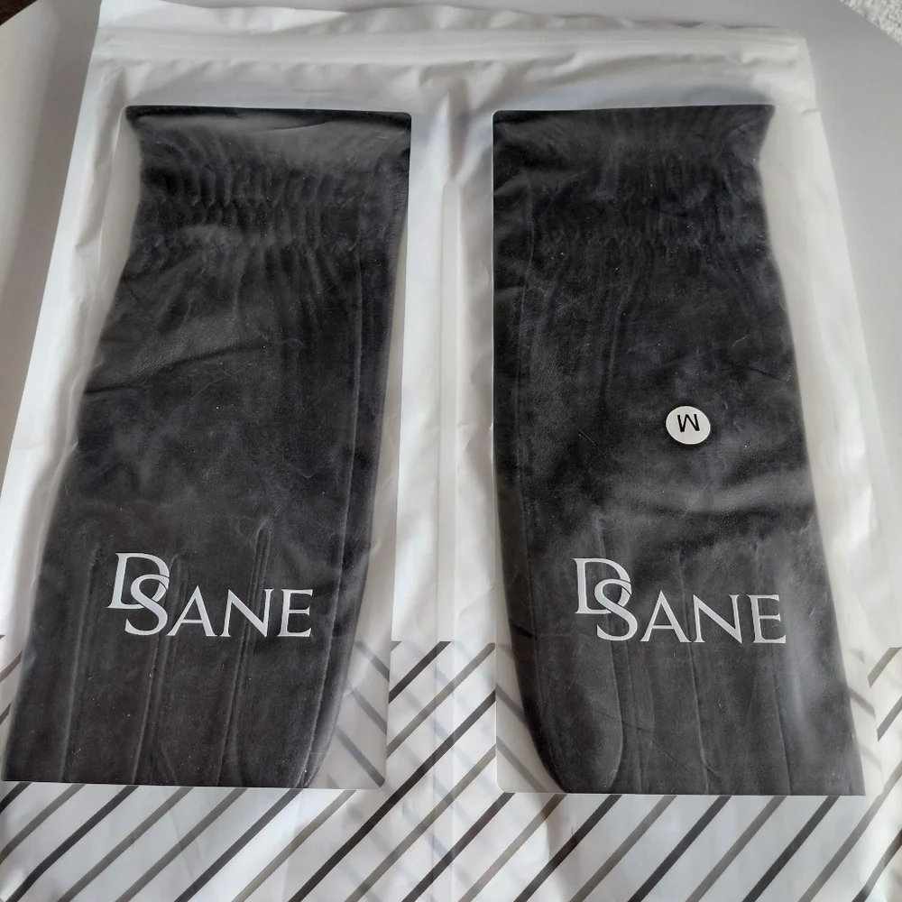 New in original pack Dsane Women Black Sheepskin Leather Cashmere Lining Gloves